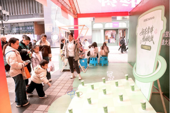 近千名选手垂直攀登山城之巅 第十三届重庆解放碑登高楼大赛圆满举行16.png