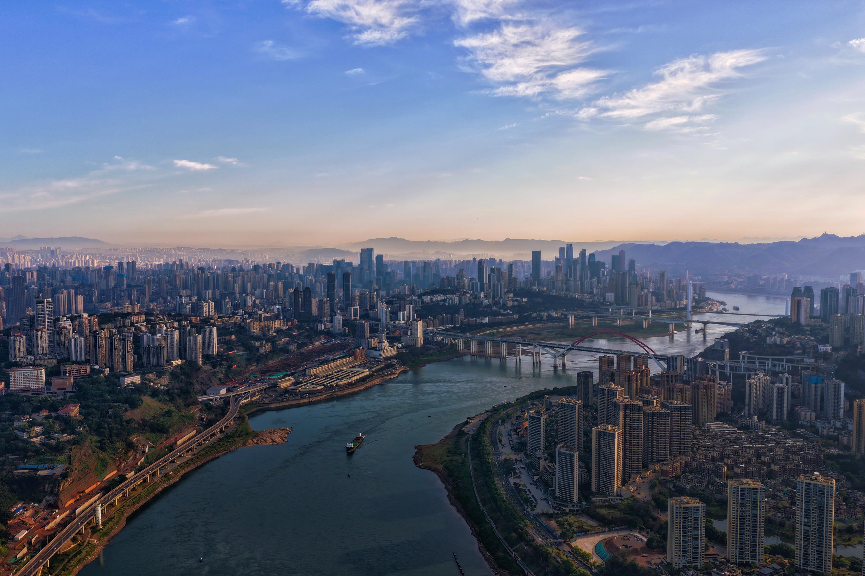 春日重庆:蓝天为伴 生机盎然2.jpg