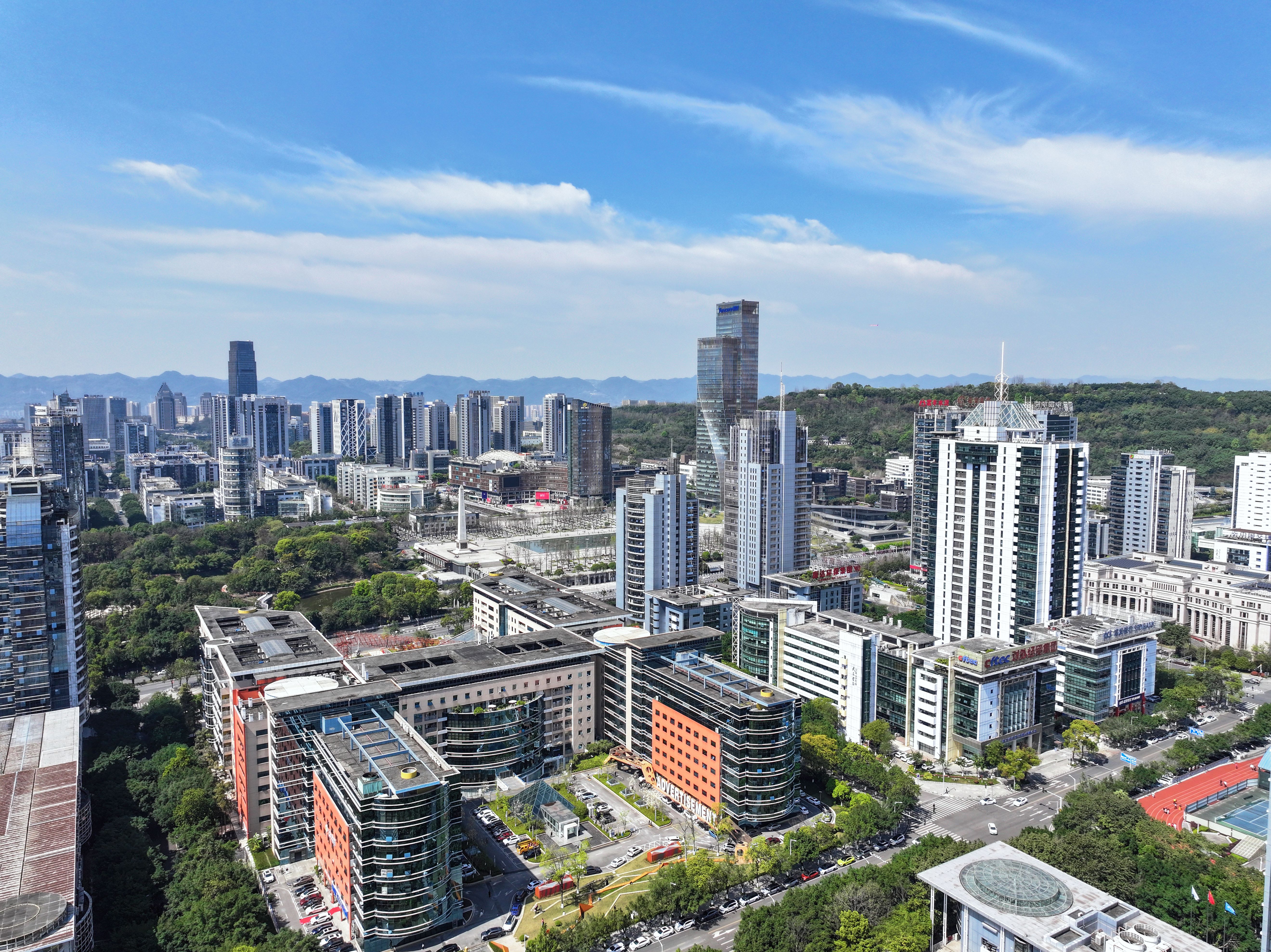 春日重庆:蓝天为伴 生机盎然10.jpg