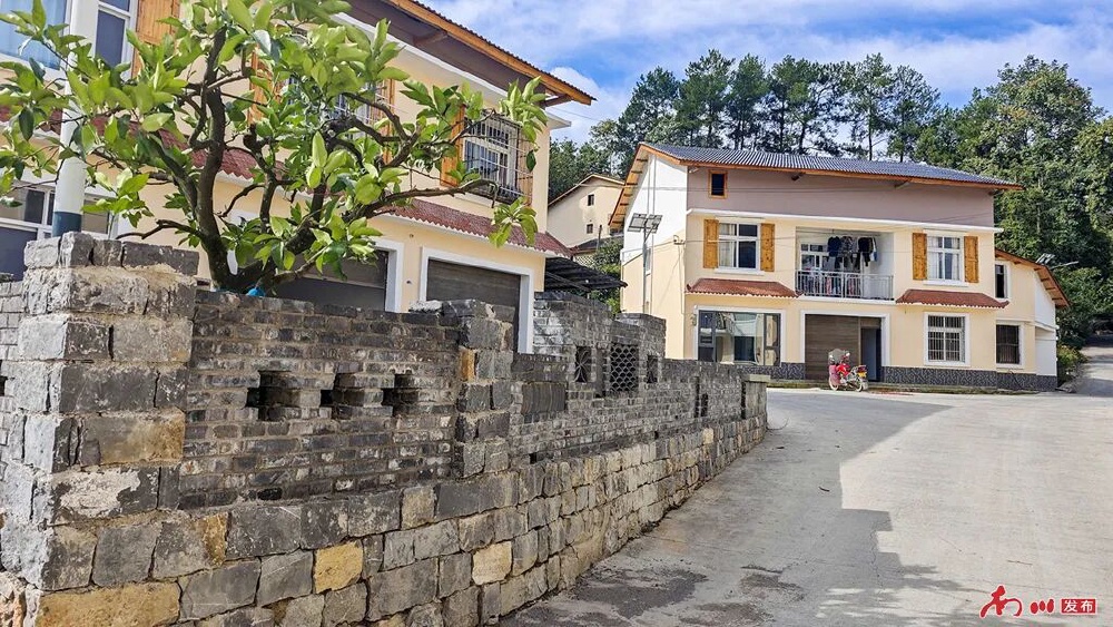 南川这个村统一“美颜”后出圈!农房成了热门打卡地2.jpg