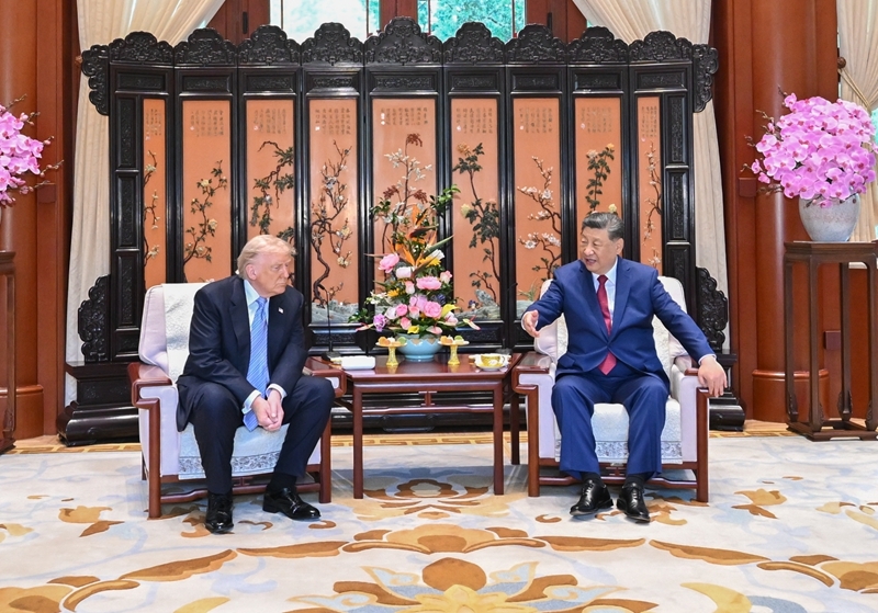习近平同美国总统特朗普在中南海小范围会晤1.jpg