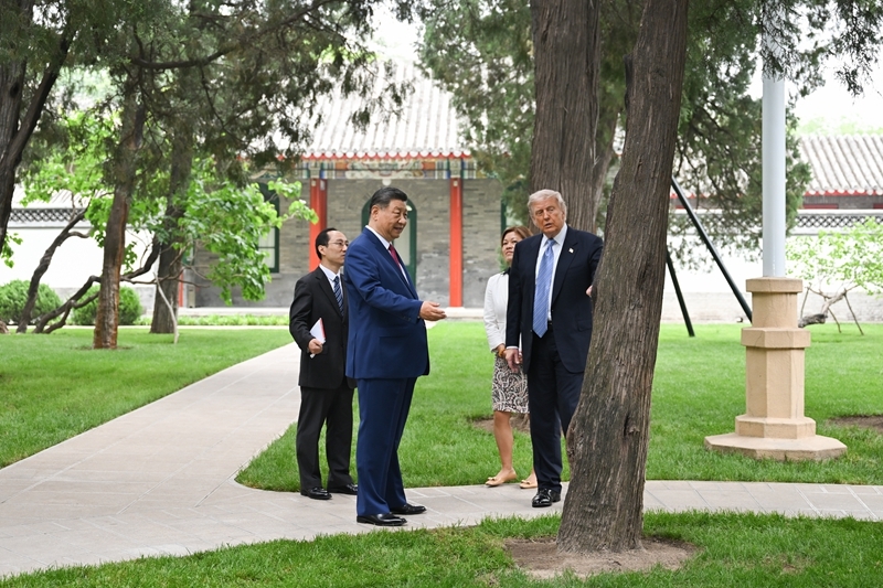 习近平同美国总统特朗普在中南海小范围会晤2.jpg