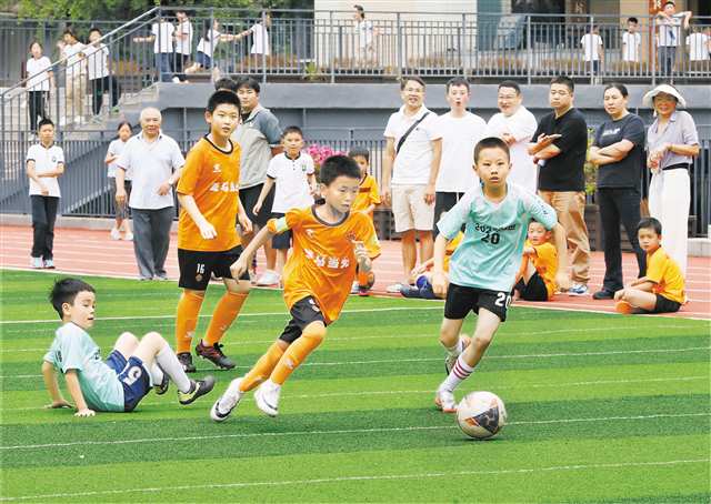 重庆推出10大措施高质量发展校园足球1.jpg