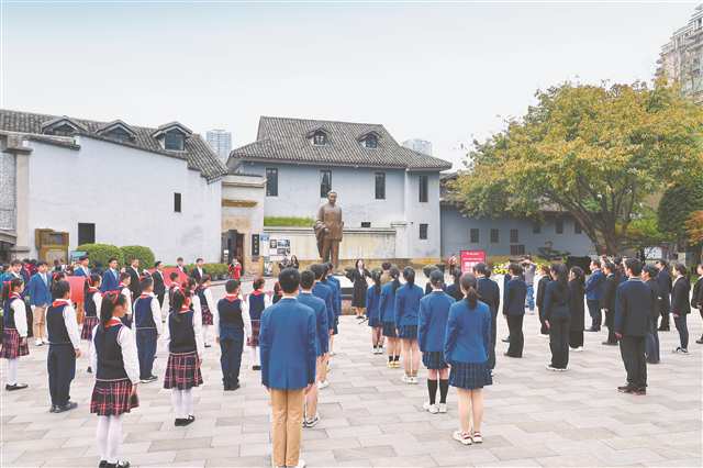 渝中执“奋进之笔” 绘制全国一流教育强区新画卷1.jpg