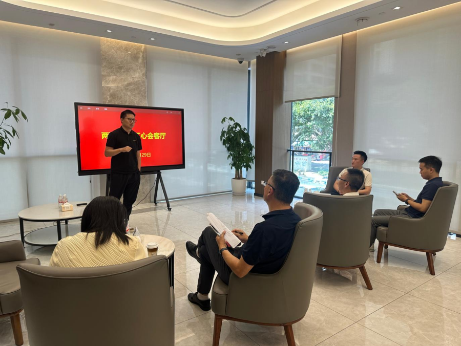 “两江企航·江心会客厅”智能网联新能源汽车产业链专场活动成功举办1.gif