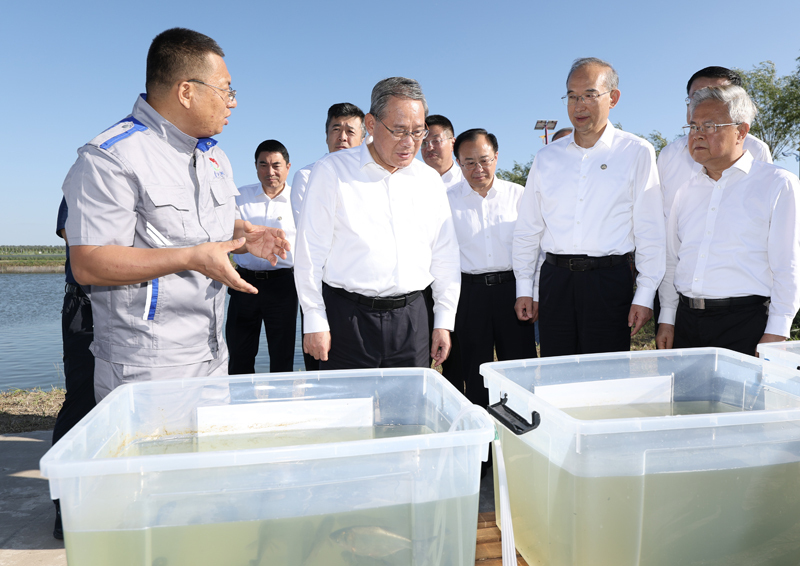 李强在黑龙江、吉林调研时强调 多措并举稳产增产 全力夺取秋粮丰收 持续提升农业综合生产能力确保粮食安全2.jpg