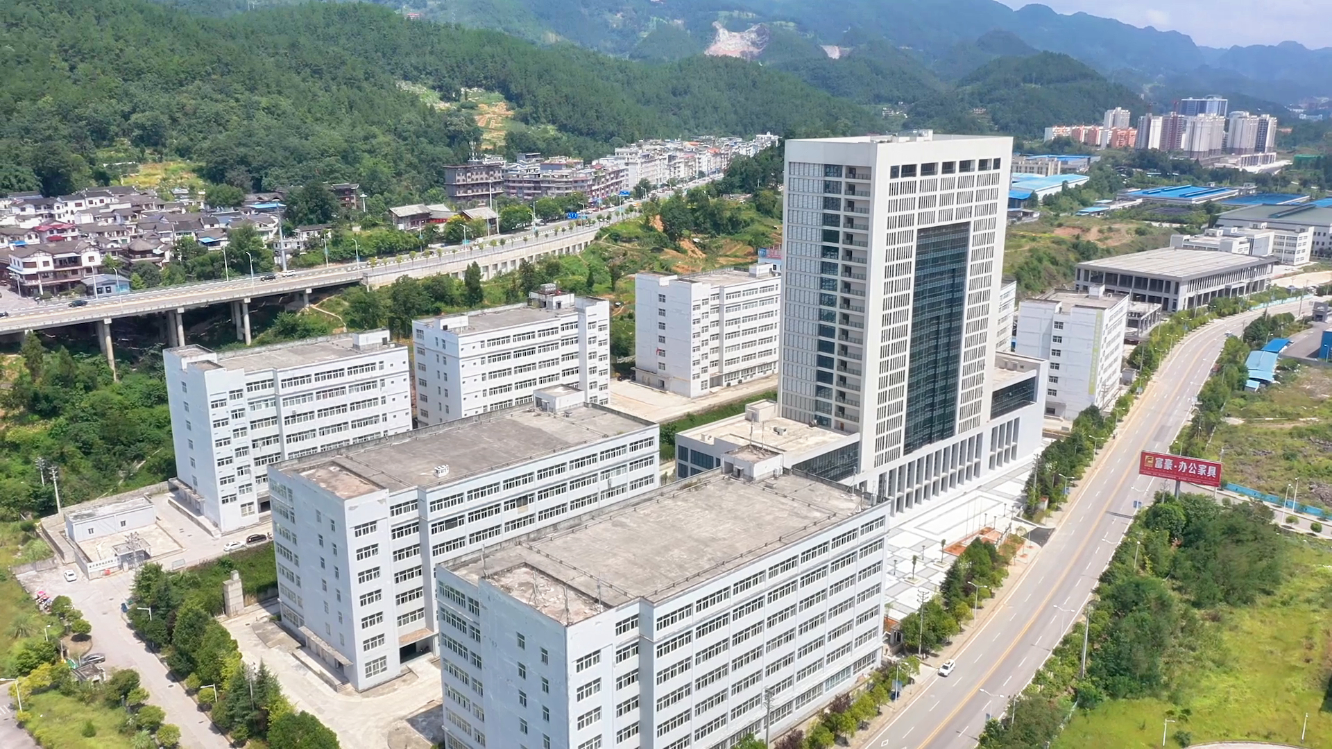 园区标准化厂房外景.jpg