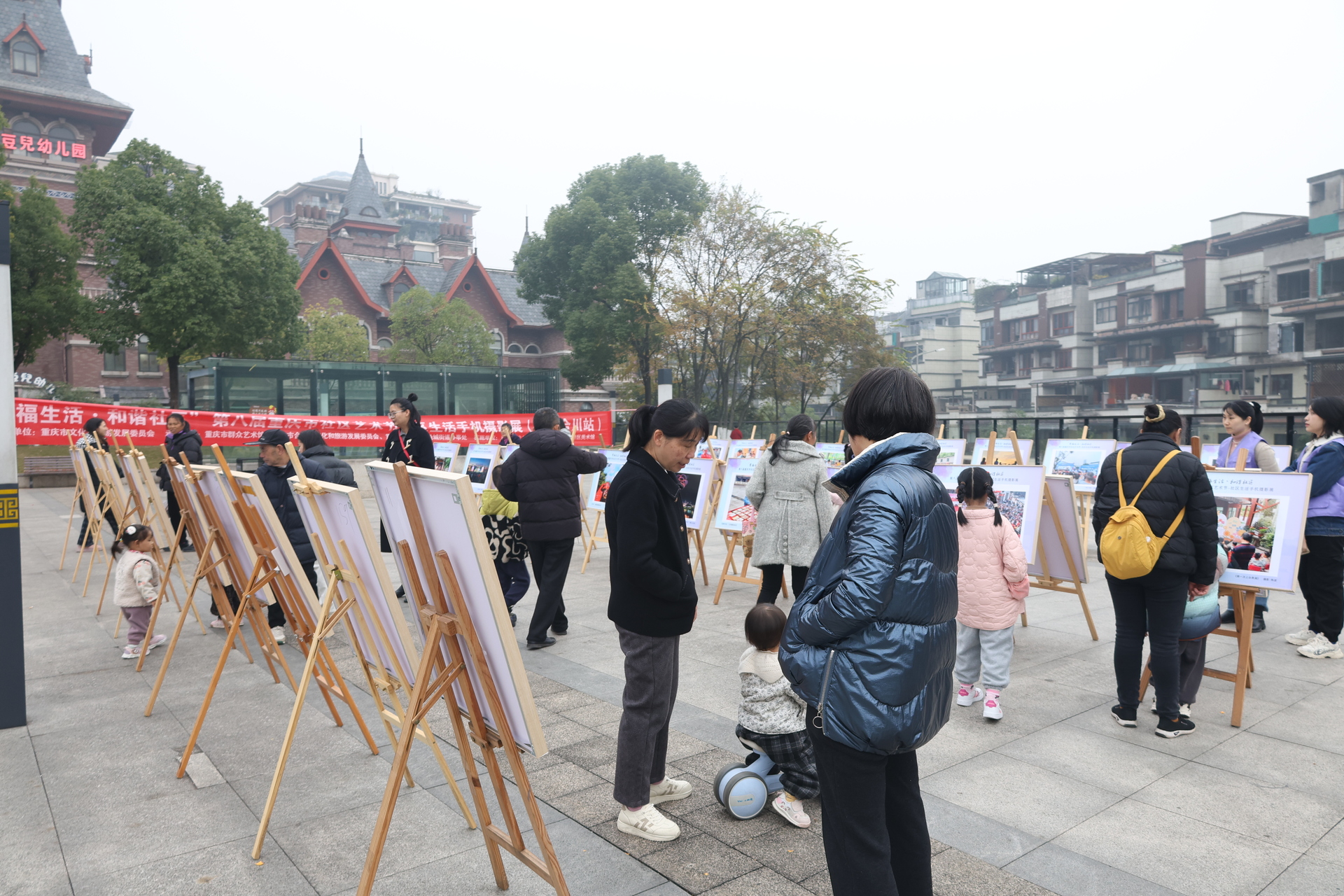 第八届重庆市社区艺术节手机摄影展走进合川 160幅作品点亮“家门口”的幸福3.jpg