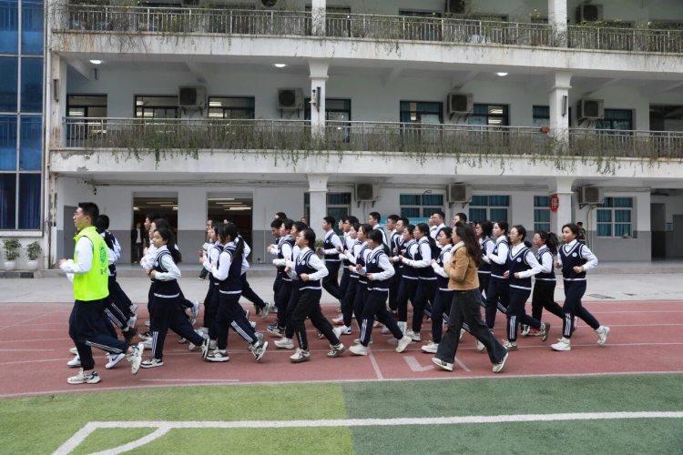 每天两小时体育活动 重庆中小学落实得如何了?2.jpg